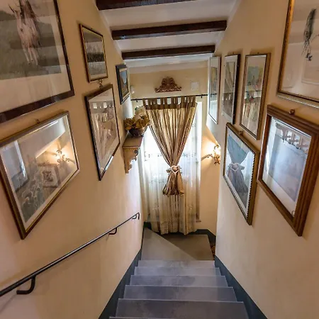 Villa Sprawling With Swimming Pool In Tuscany Cortona