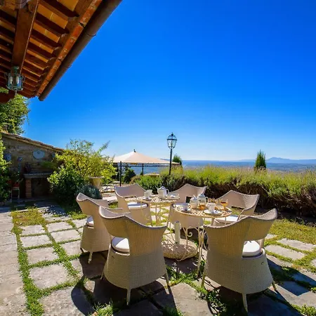 Villa Sprawling With Swimming Pool In Tuscany